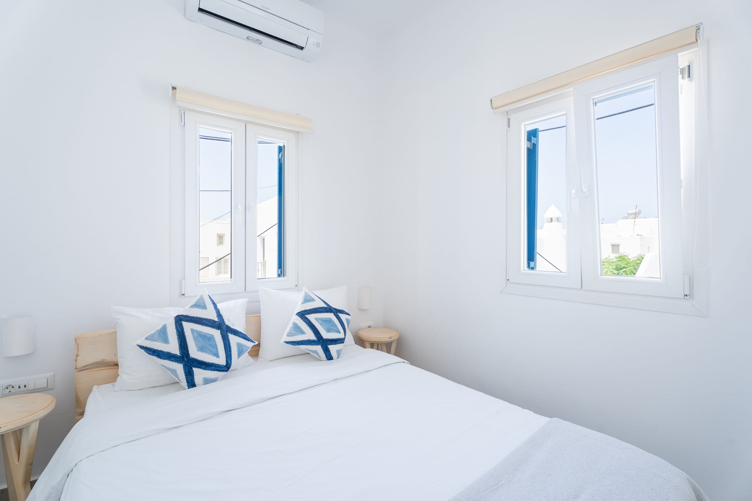 Queen four-bedroom Seaview Cycladic Home 22