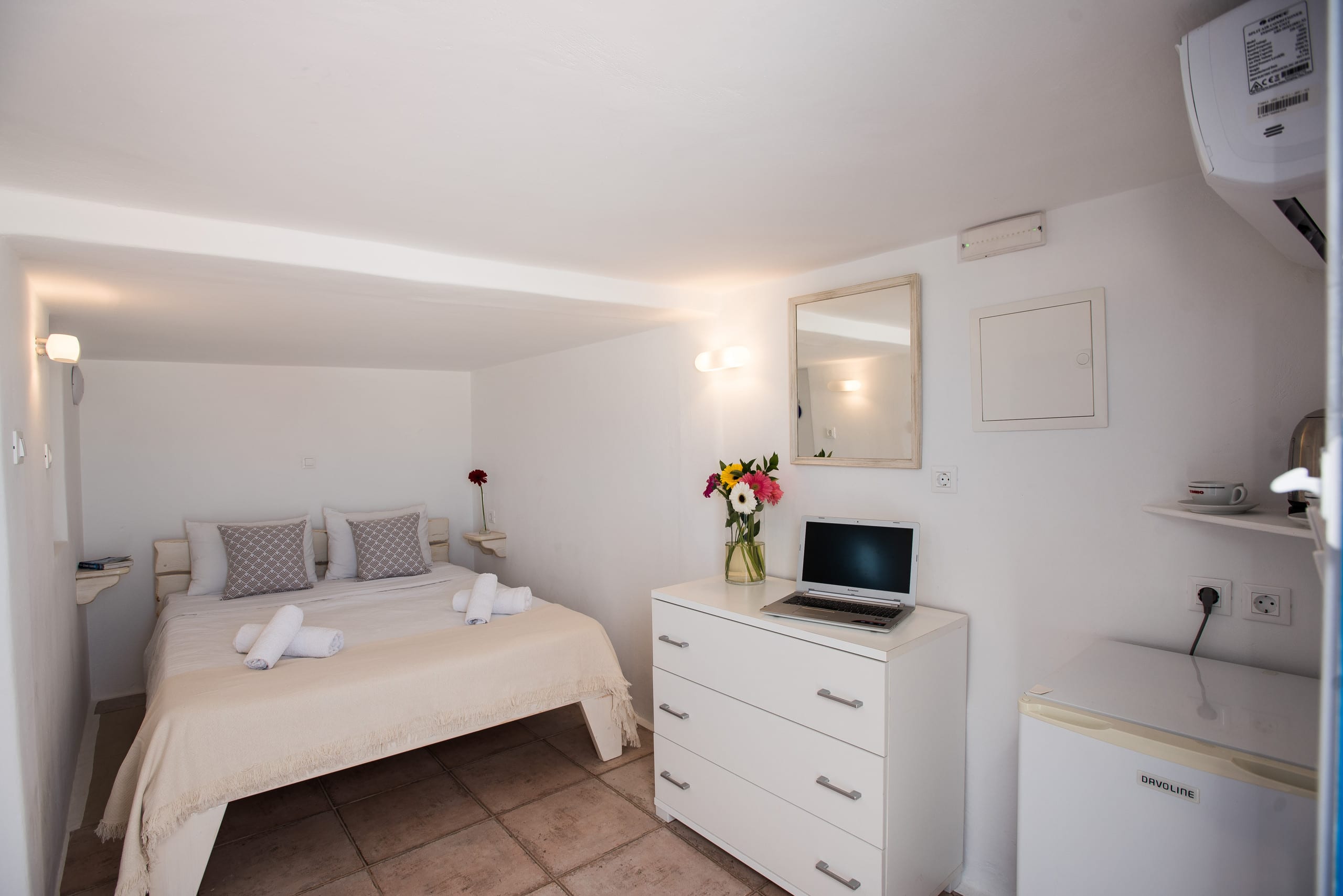 Queen four-bedroom Seaview Cycladic Home 36