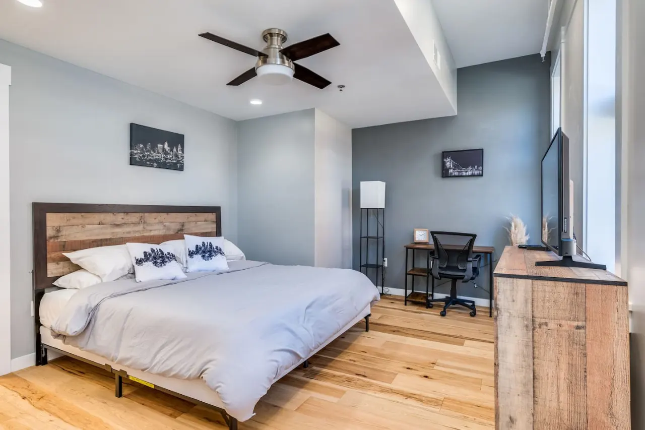 No Cleaning Fee + Free Parking 1-br Condo OTR 11