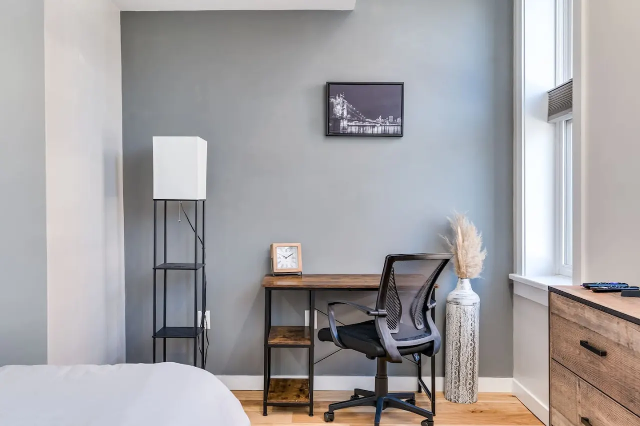 No Cleaning Fee + Free Parking 1-br Condo OTR 12