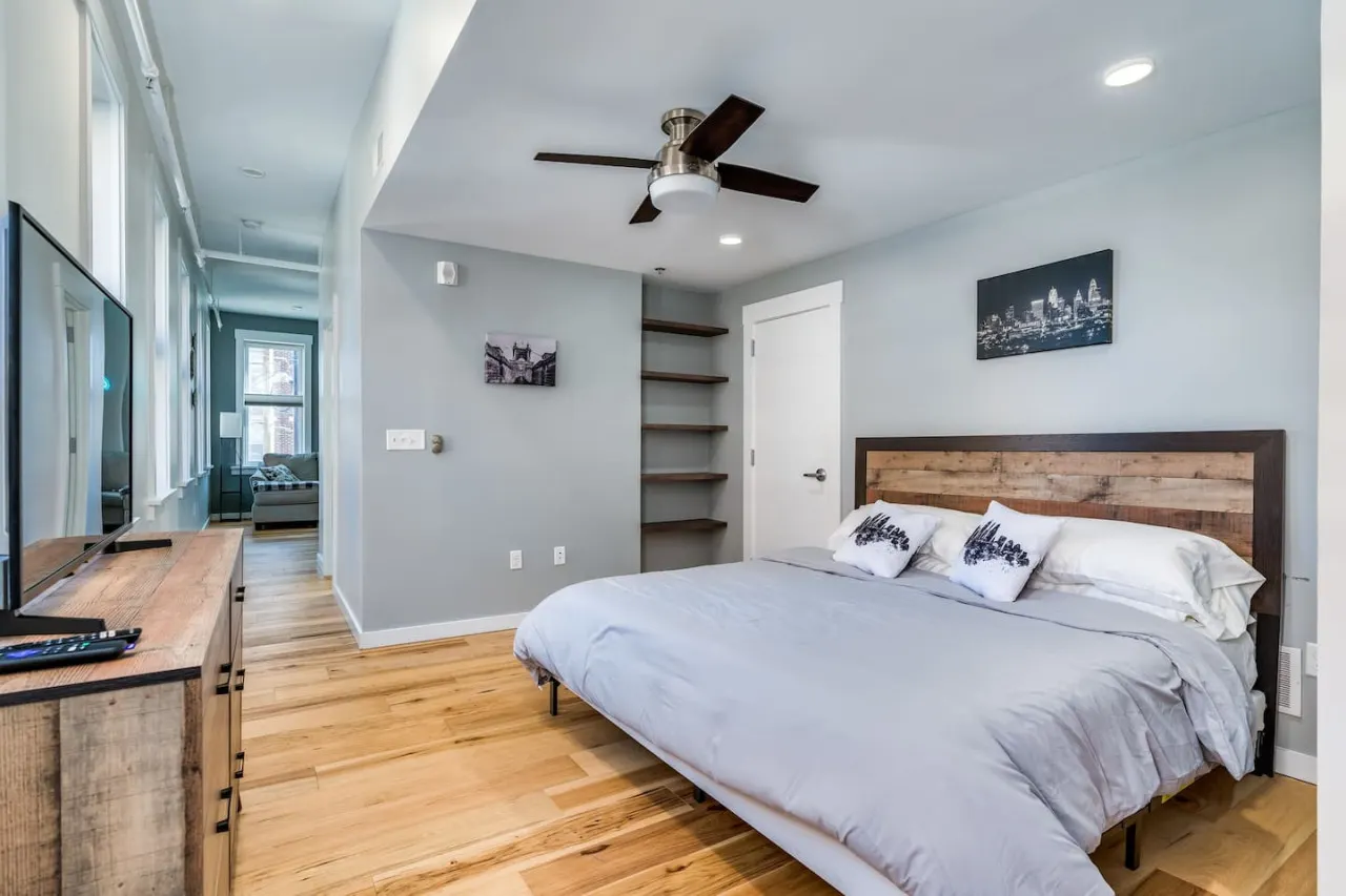 No Cleaning Fee + Free Parking 1-br Condo OTR 13