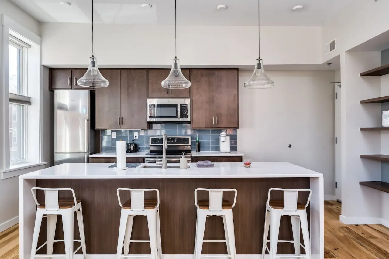 No Cleaning Fee + Free Parking 1-br Condo OTR 6