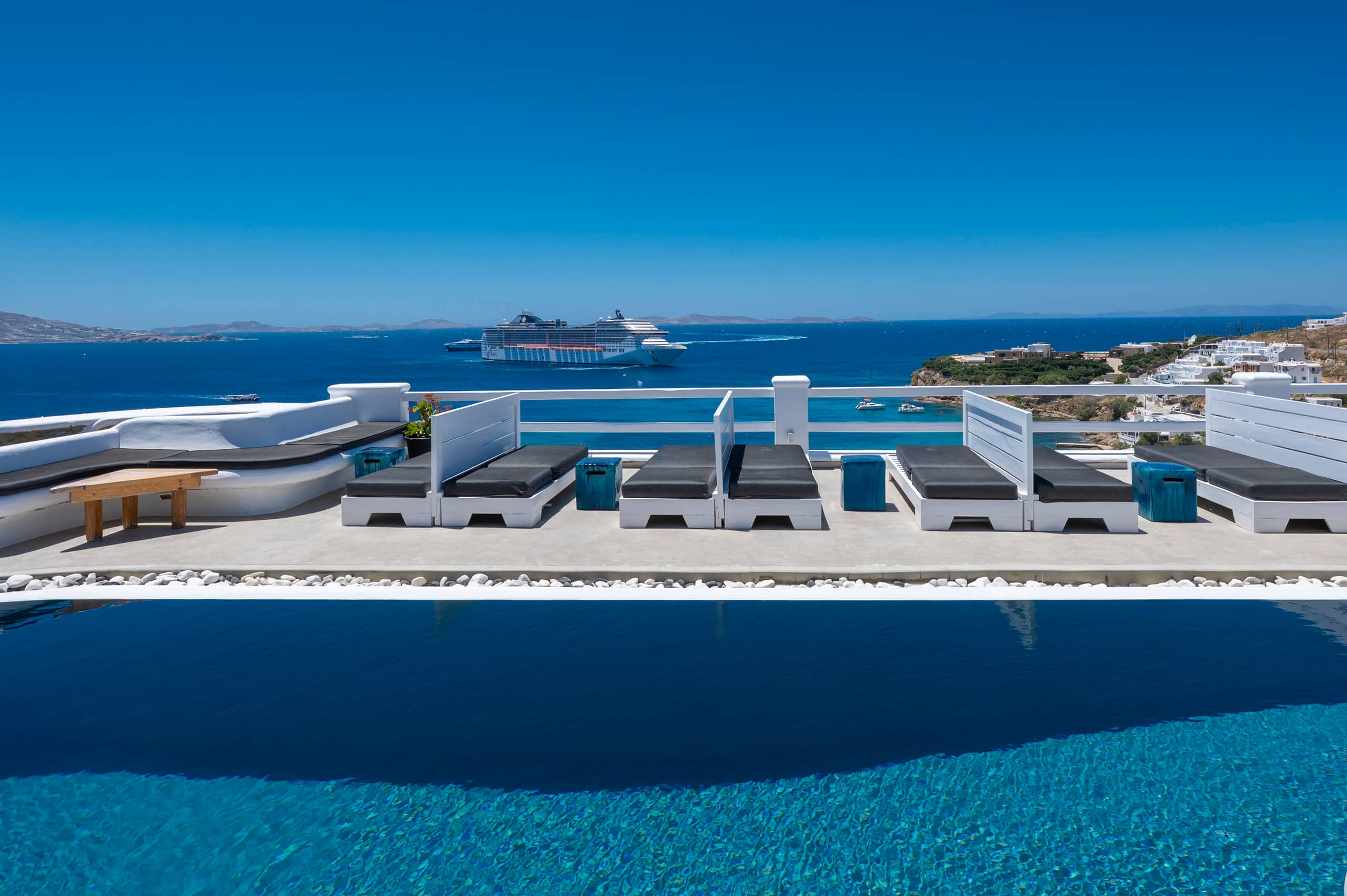 Open Plan Suite | Flaskos Suites