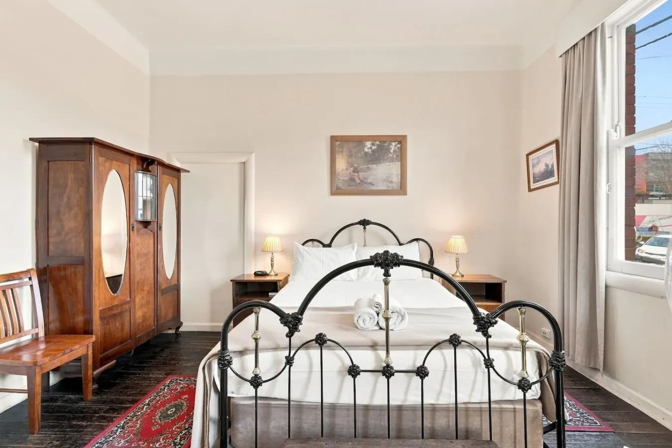 Edinburgh Queen & Single Rm + Ensuite 11