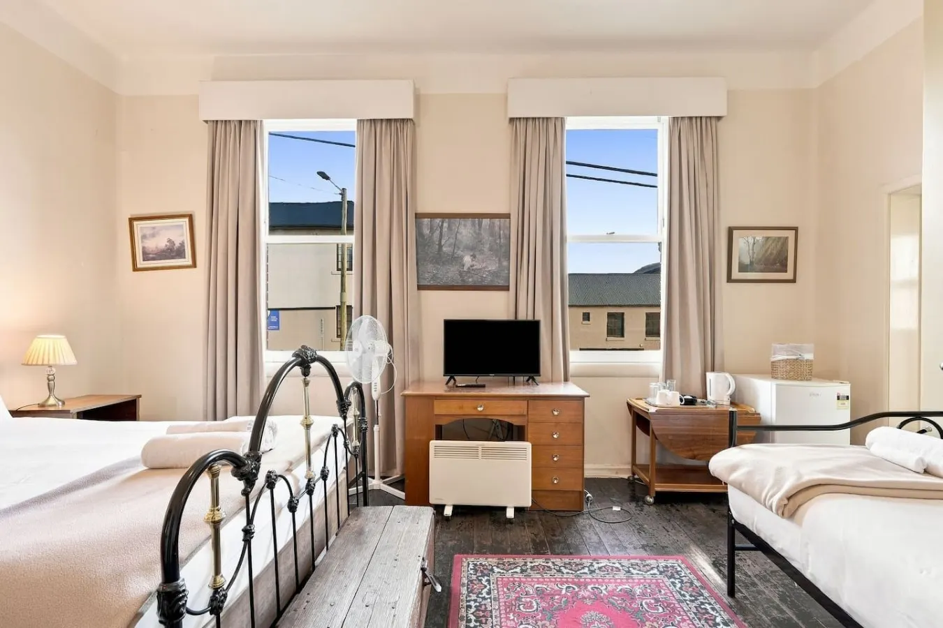 Edinburgh Queen & Single Rm + Ensuite 12