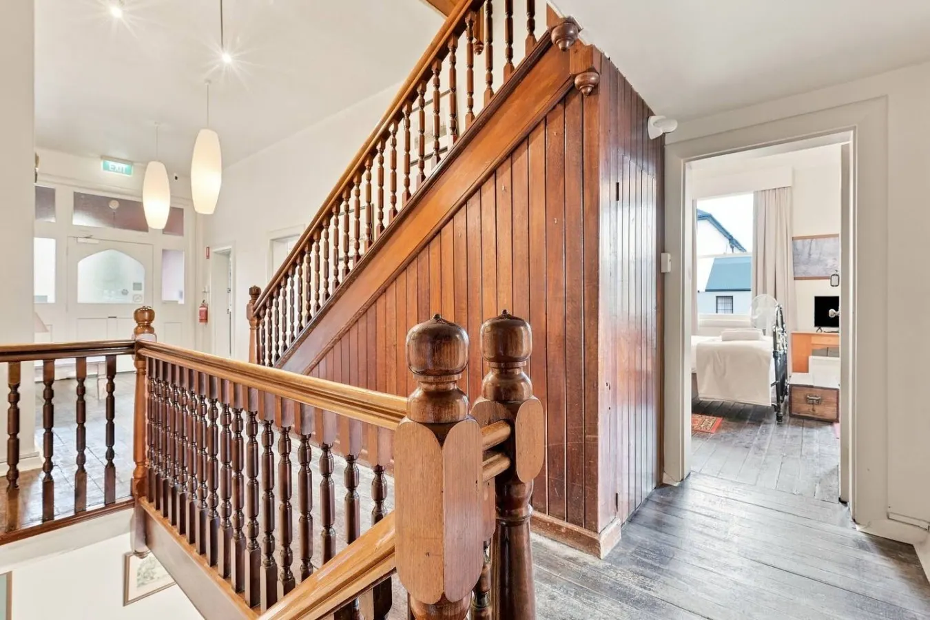 Edinburgh Queen & Single Rm + Ensuite 19