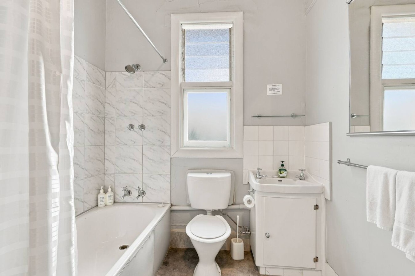 Edinburgh Queen & Single Rm + Ensuite 3