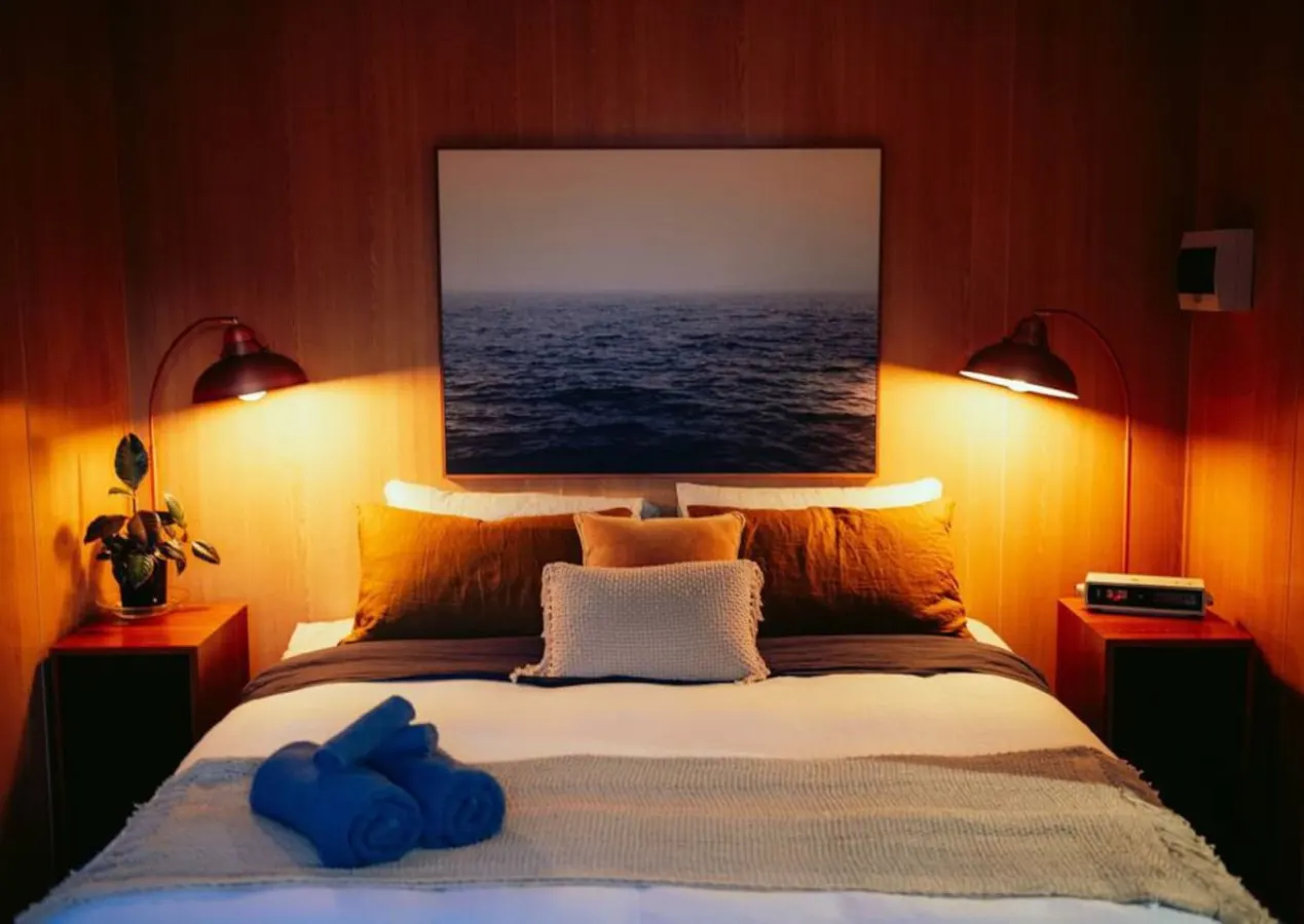 Kelp Cabin - White Beach 2