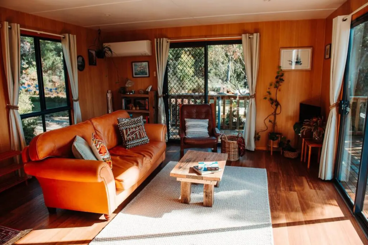 Kelp Cabin - White Beach 9