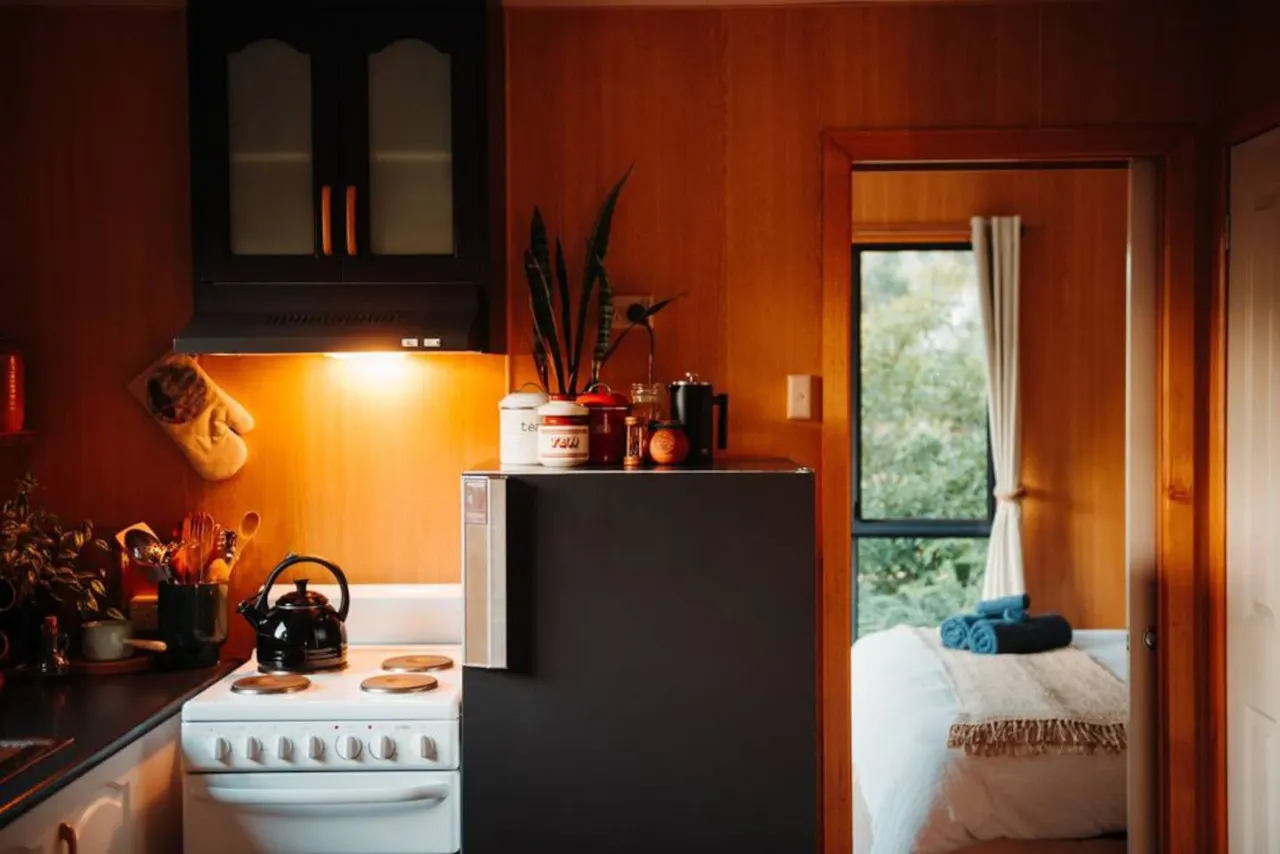 Kelp Cabin - White Beach 15