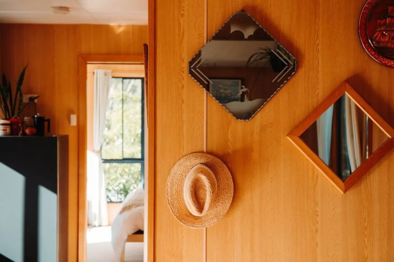 Kelp Cabin - White Beach 4