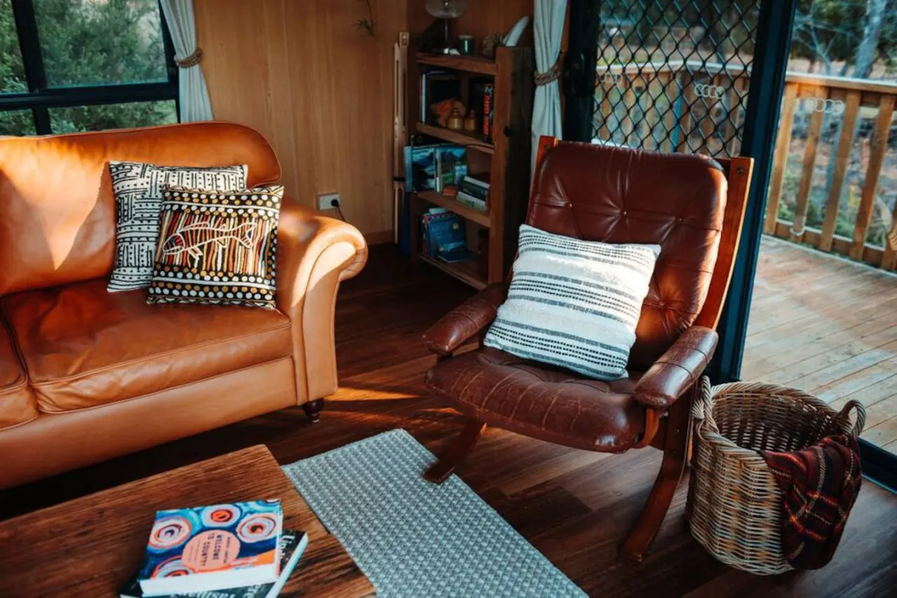 Kelp Cabin - White Beach 7
