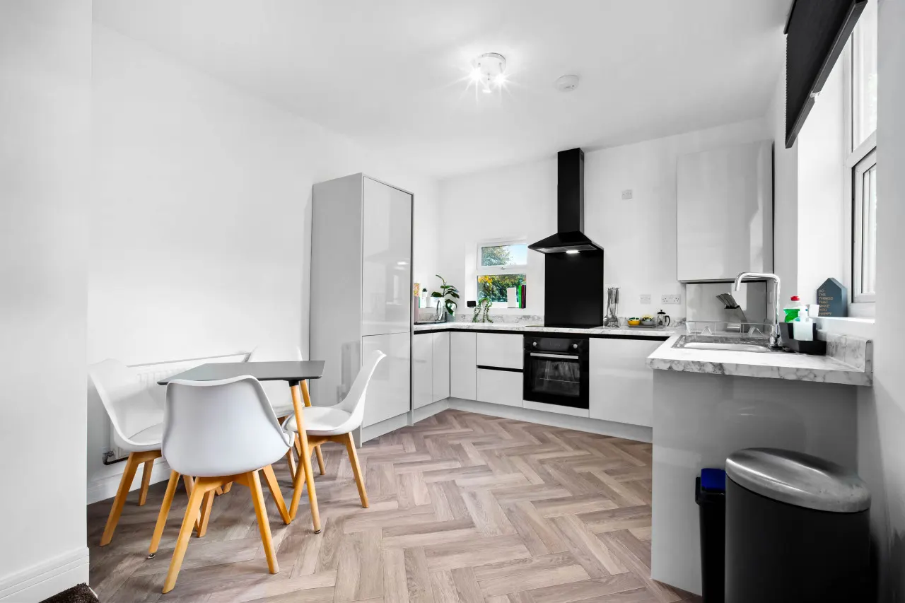 Stylish Apartment - Netflix - On Street Parking 1 9