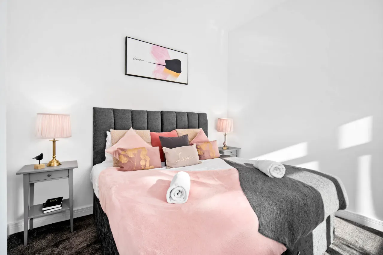 Stylish Apartment - Netflix - On Street Parking 1 6