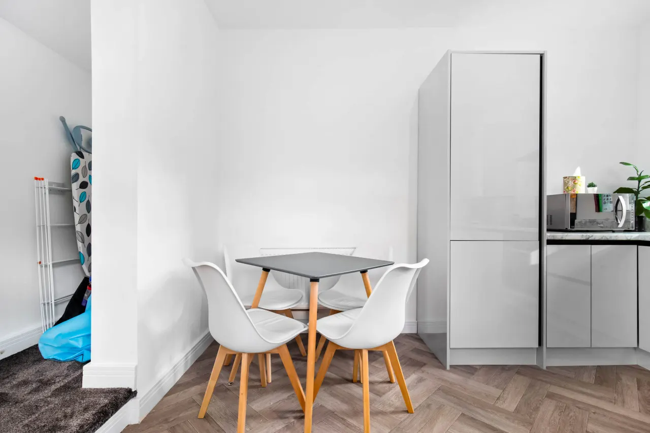 Stylish Apartment - Netflix - On Street Parking 1 8