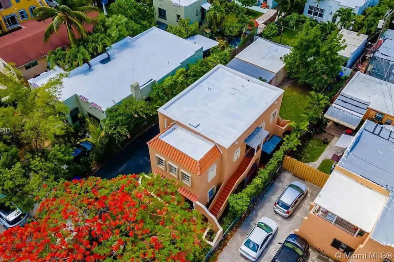 Little Havana - Calle Ocho - King Bed 18