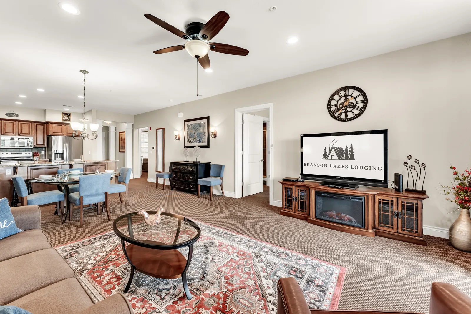 Gorgeous Large, Central Branson, Elevator, Pool! 14
