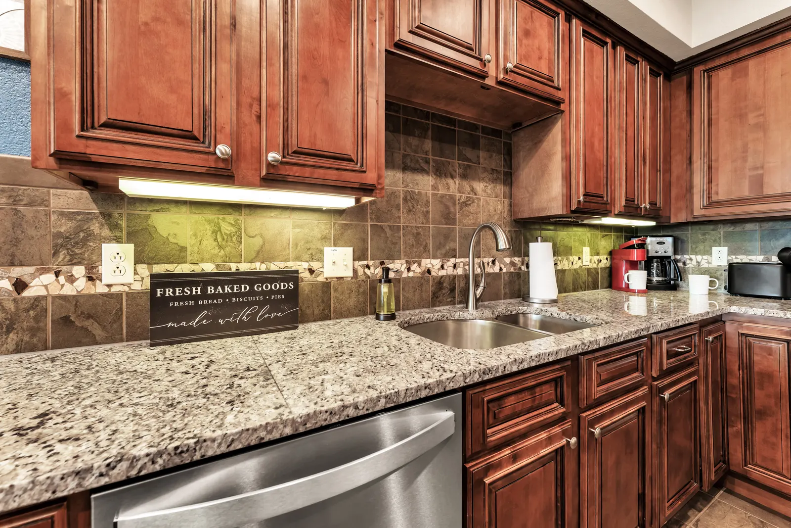 Gorgeous Large, Central Branson, Elevator, Pool! 17