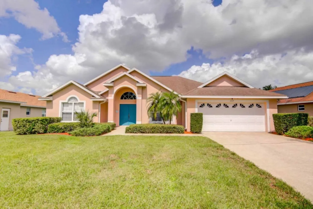 Cozy & Spacious 4-Bedroom Villa with Private Pool in Southern Dunes Golf & Country Club 2