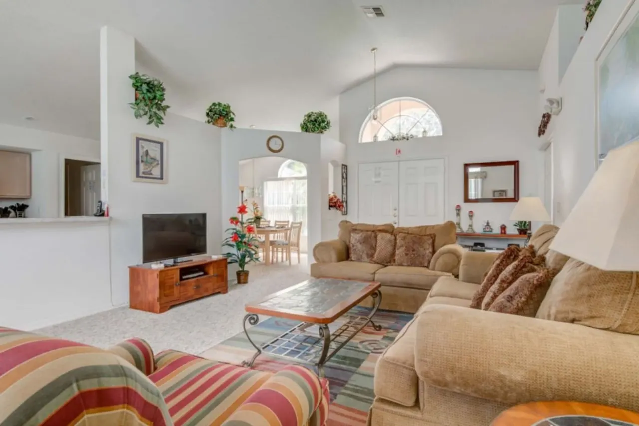 Cozy & Spacious 4-Bedroom Villa with Private Pool in Southern Dunes Golf & Country Club 9