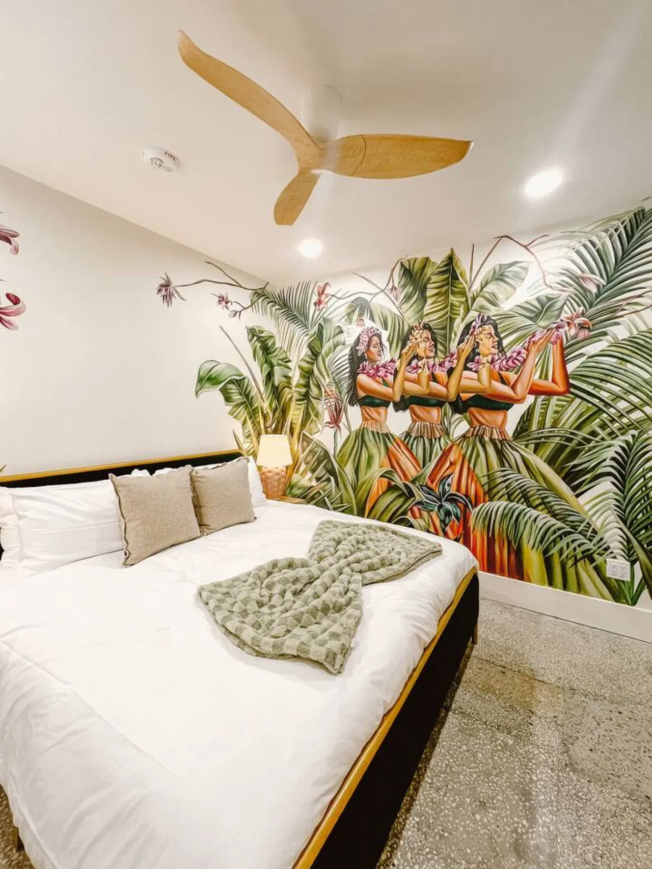 The Lobby ~Lakefront ~Occ 12 ~7min to 30A~Wet Bar! 2