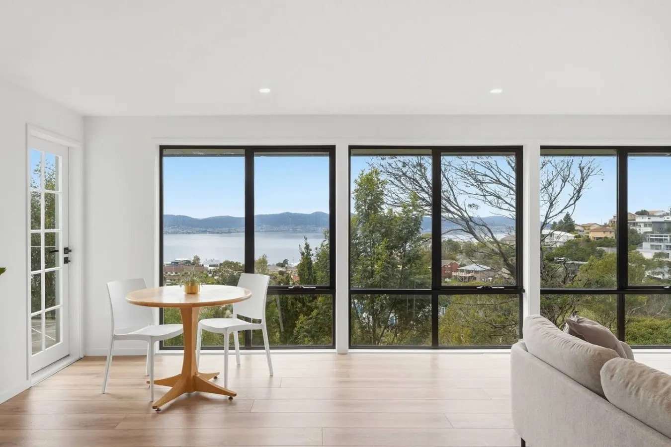 River Views on Edith Ave 14