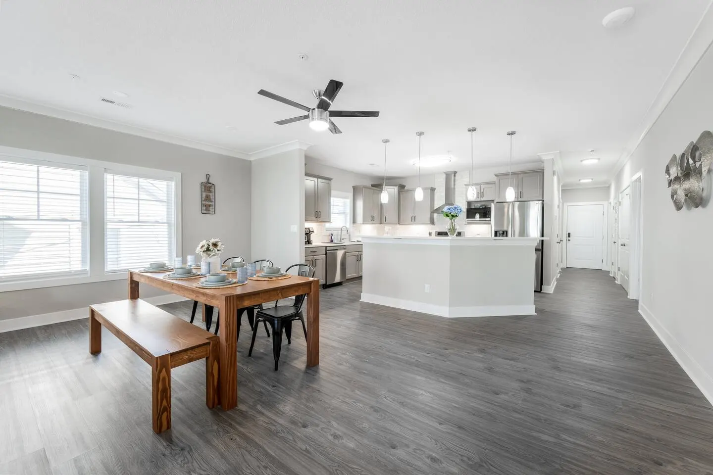 ViBe District 4BR Walk to Beach + Dogs OK