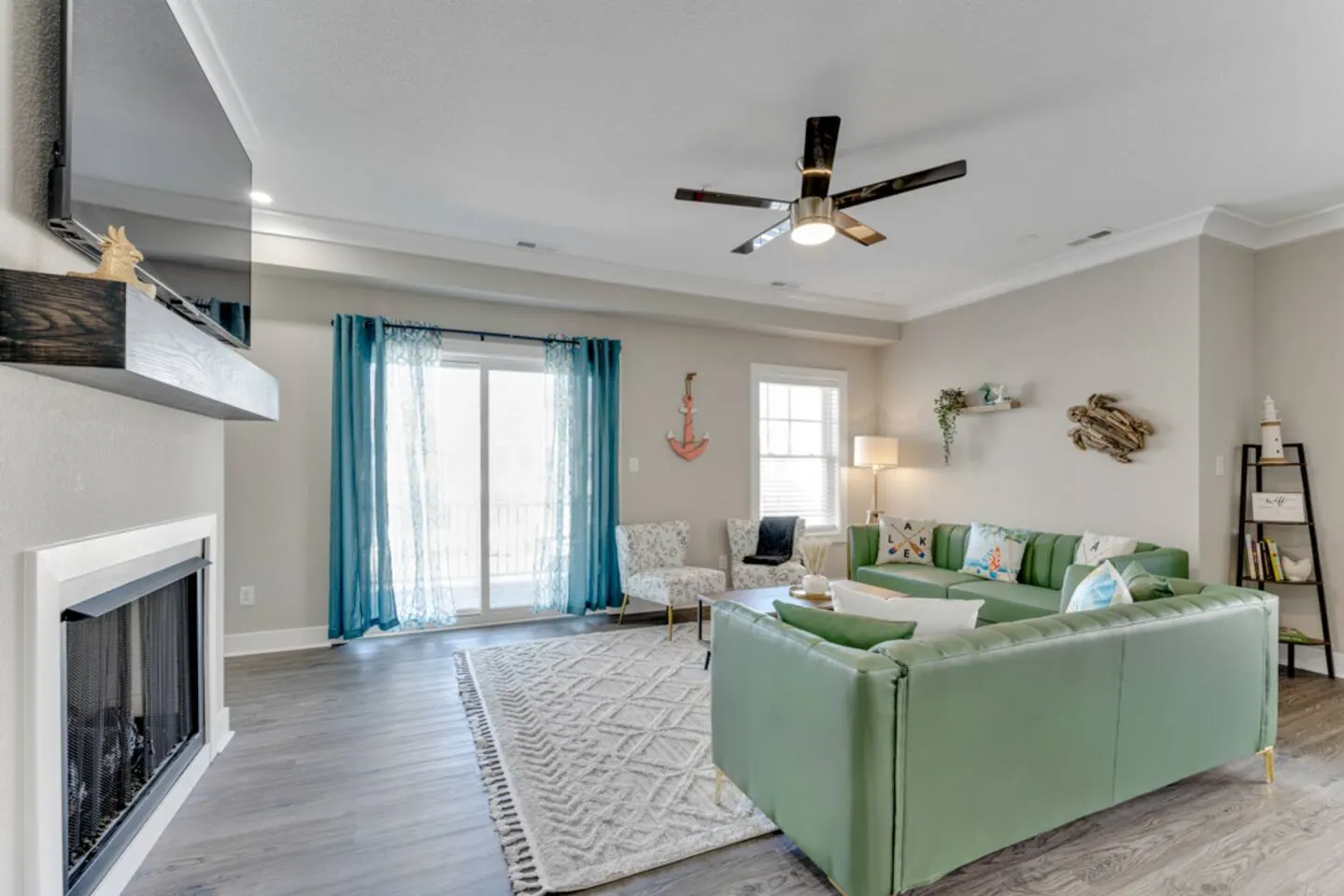 ViBe District 4BR Walk to Beach + Dogs OK 11