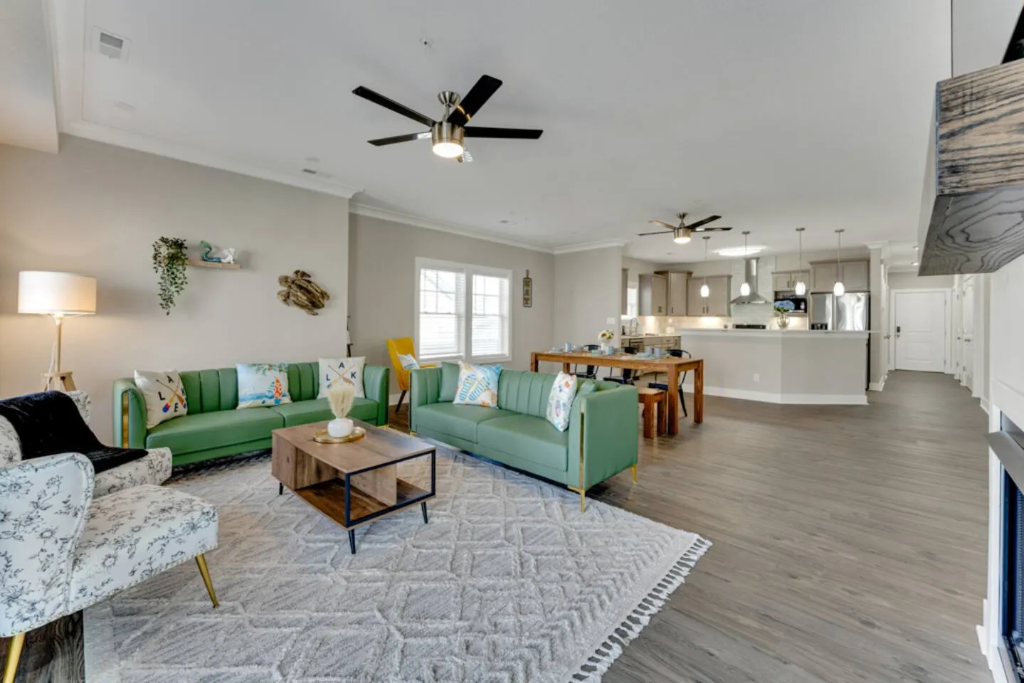 ViBe District 4BR Walk to Beach + Dogs OK 16