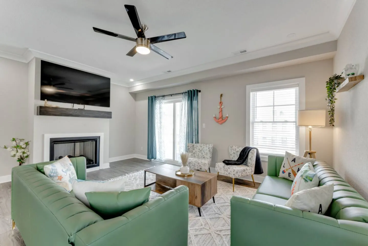 ViBe District 4BR Walk to Beach + Dogs OK 17