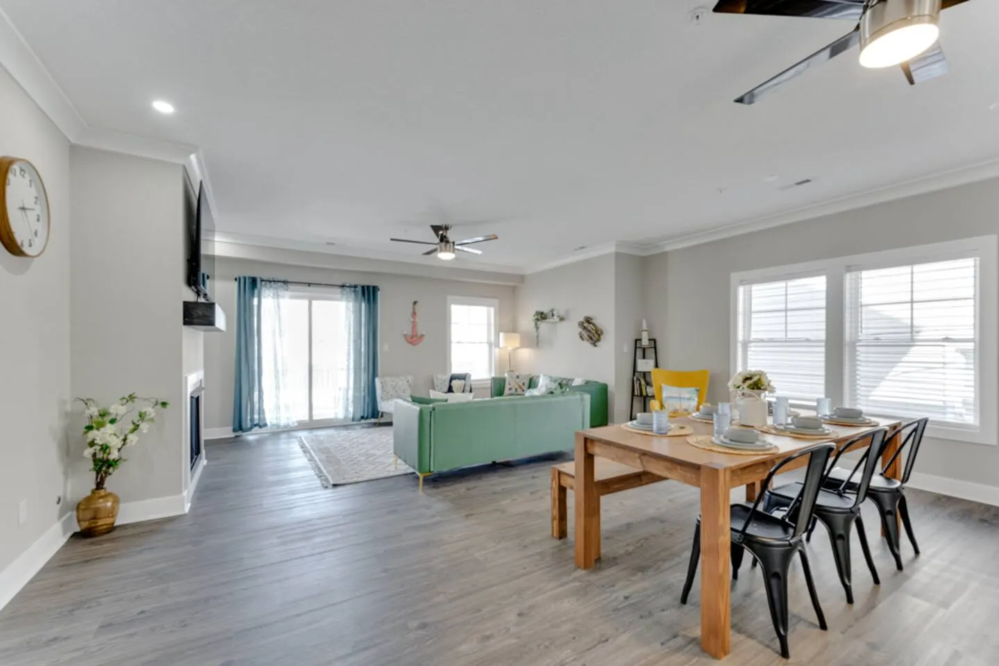 ViBe District 4BR Walk to Beach + Dogs OK 18