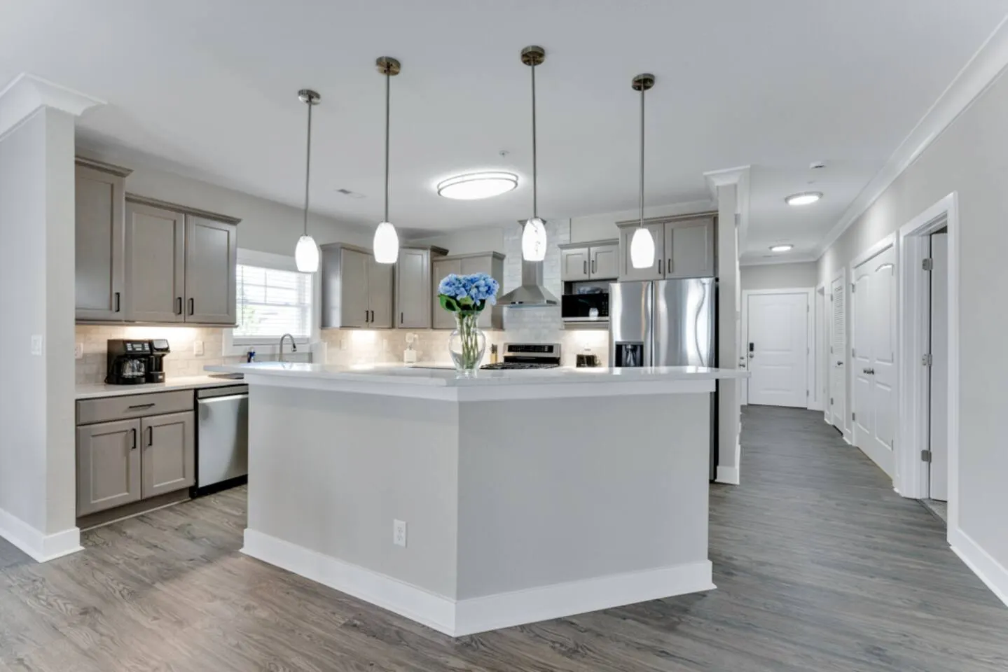 ViBe District 4BR Walk to Beach + Dogs OK 19