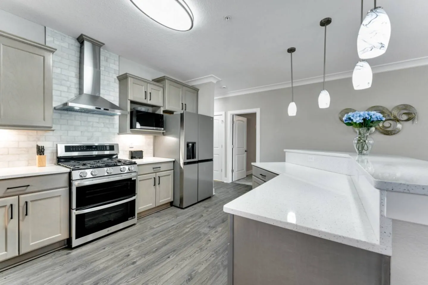 ViBe District 4BR Walk to Beach + Dogs OK 20