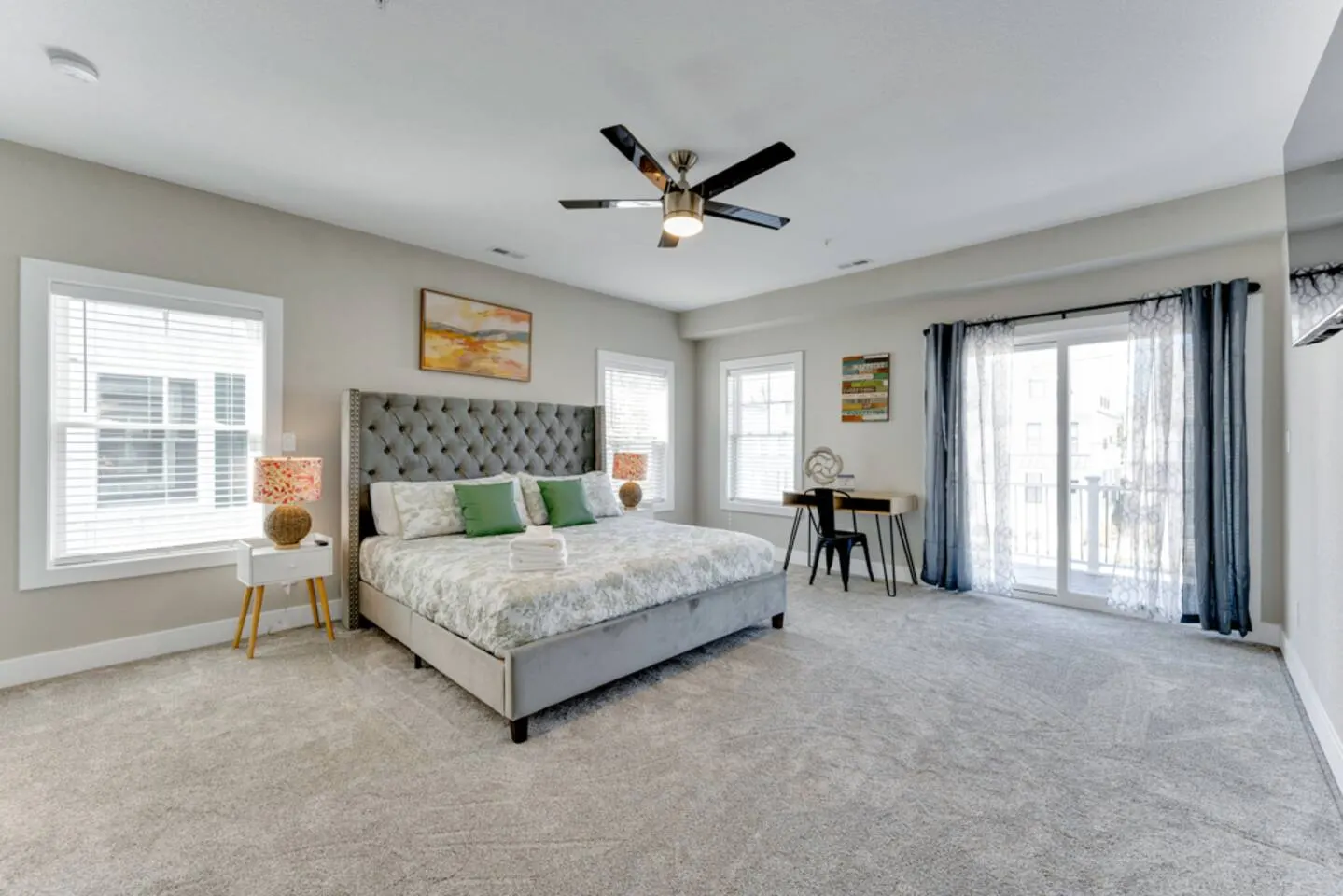 ViBe District 4BR Walk to Beach + Dogs OK 8