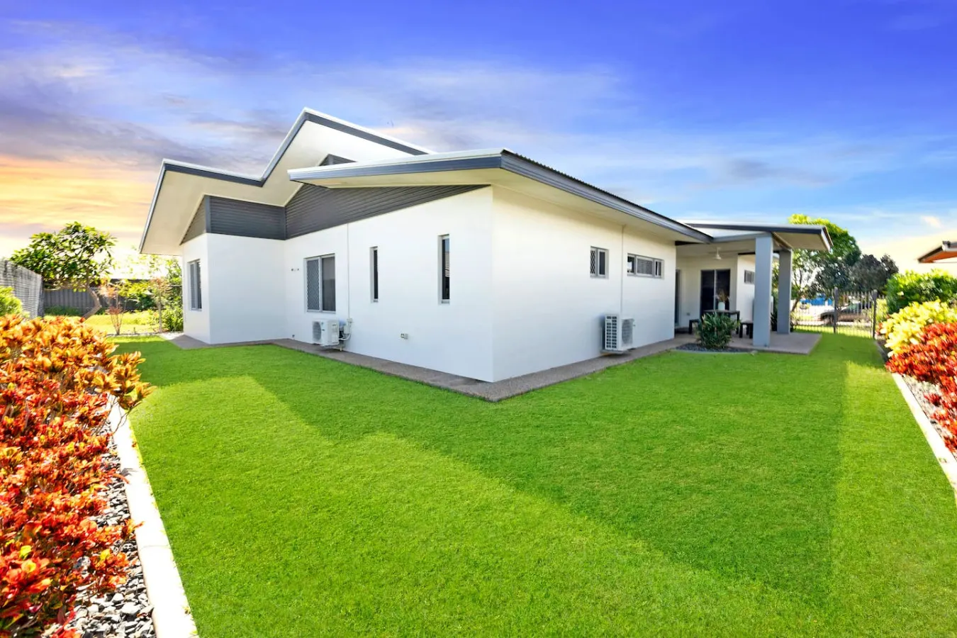 Zenhouse Vista: Elegant Coastal Haven 9