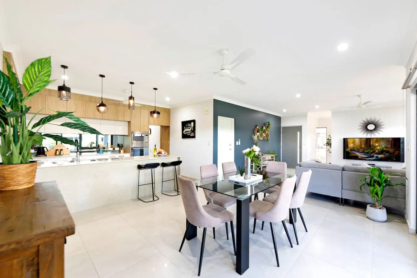 Zenhouse Vista: Elegant Coastal Haven — photo 3