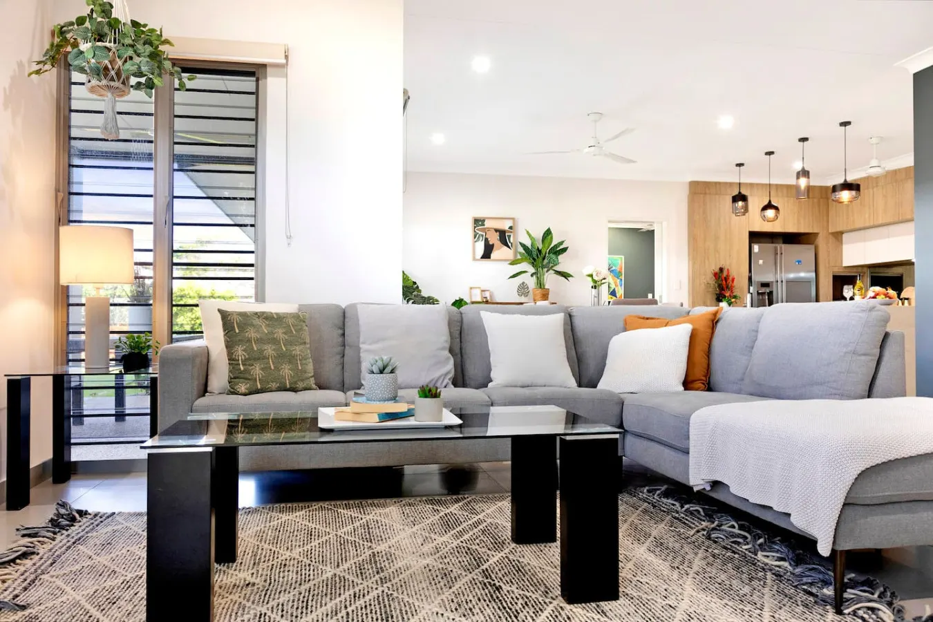 Zenhouse Vista: Elegant Coastal Haven 7