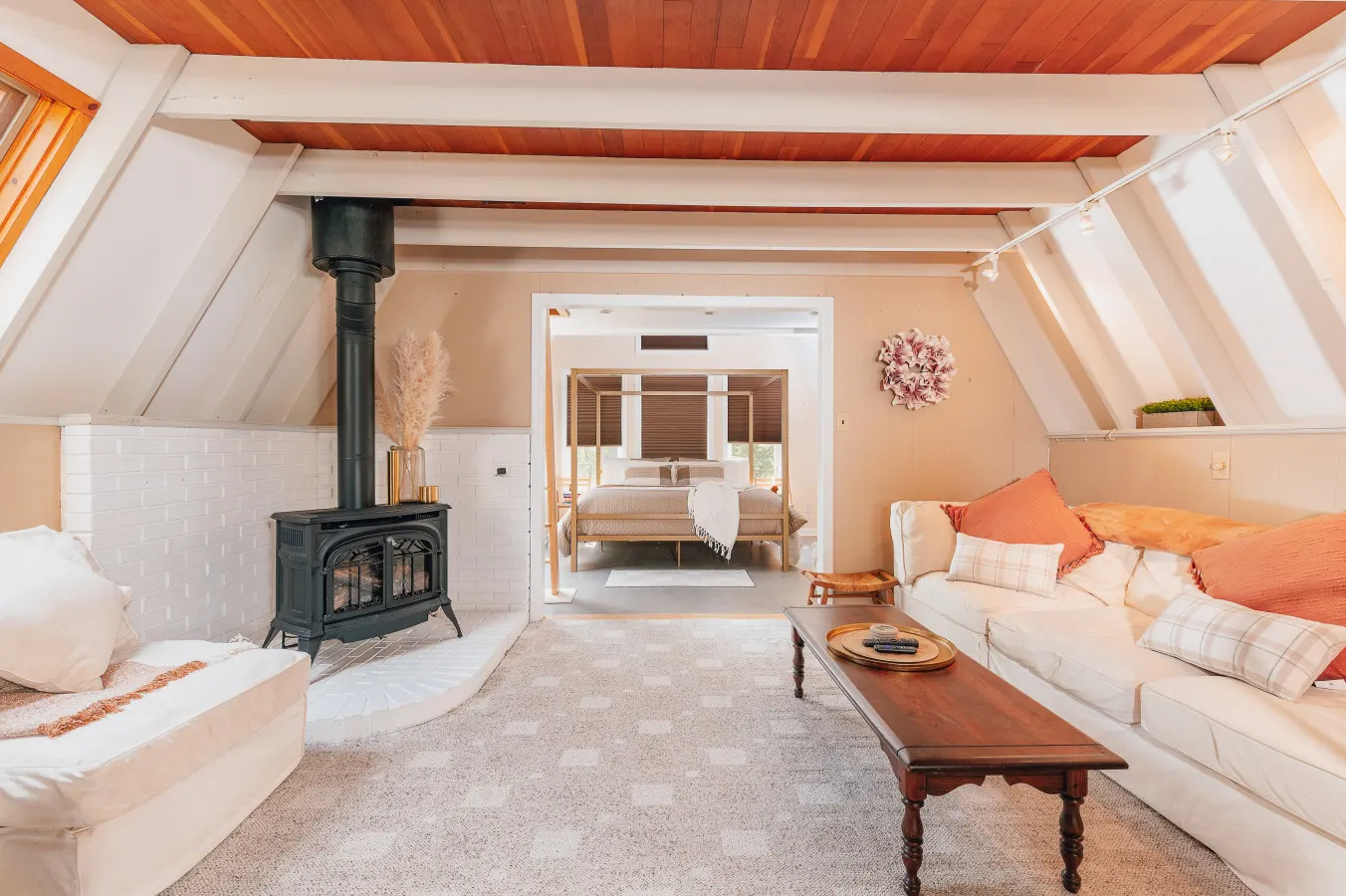 Cozy 1 Bed Chalet w/ King bed & indoor fireplace<3 12