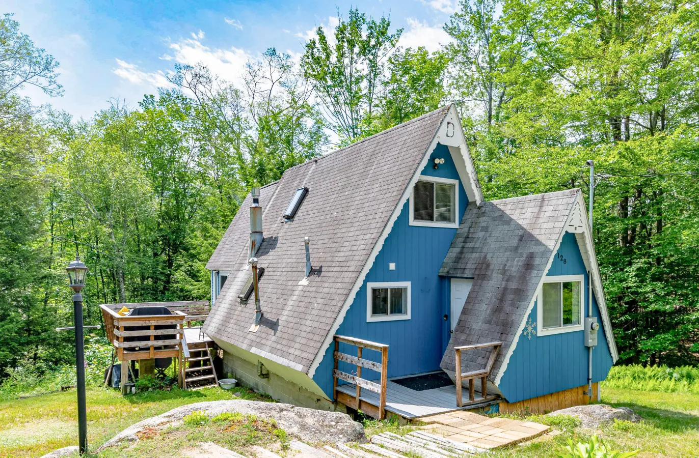 Cozy 1 Bed Chalet w/ King bed & indoor fireplace<3 14