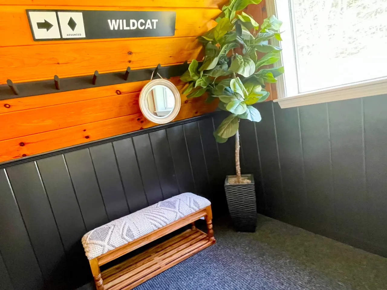 Cozy 1 Bed Chalet w/ King bed & indoor fireplace<3 17