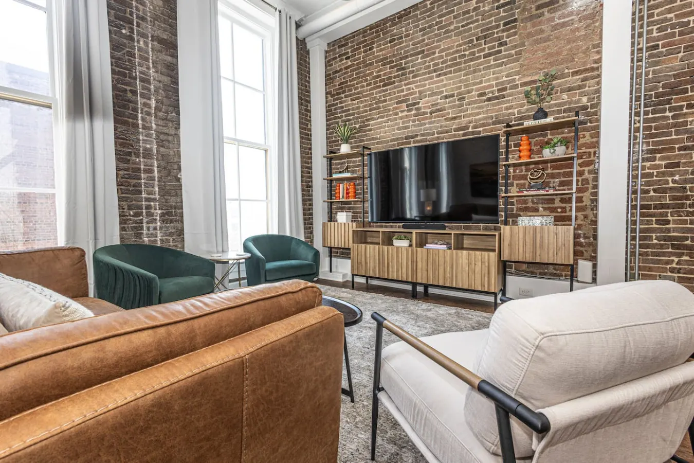 Downtown Luxury Condo Near UT 12