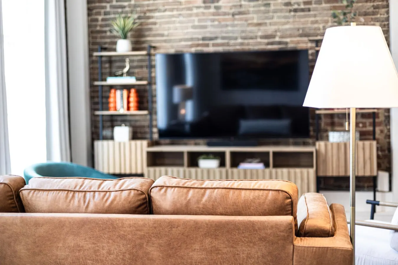 Downtown Luxury Condo Near UT 13