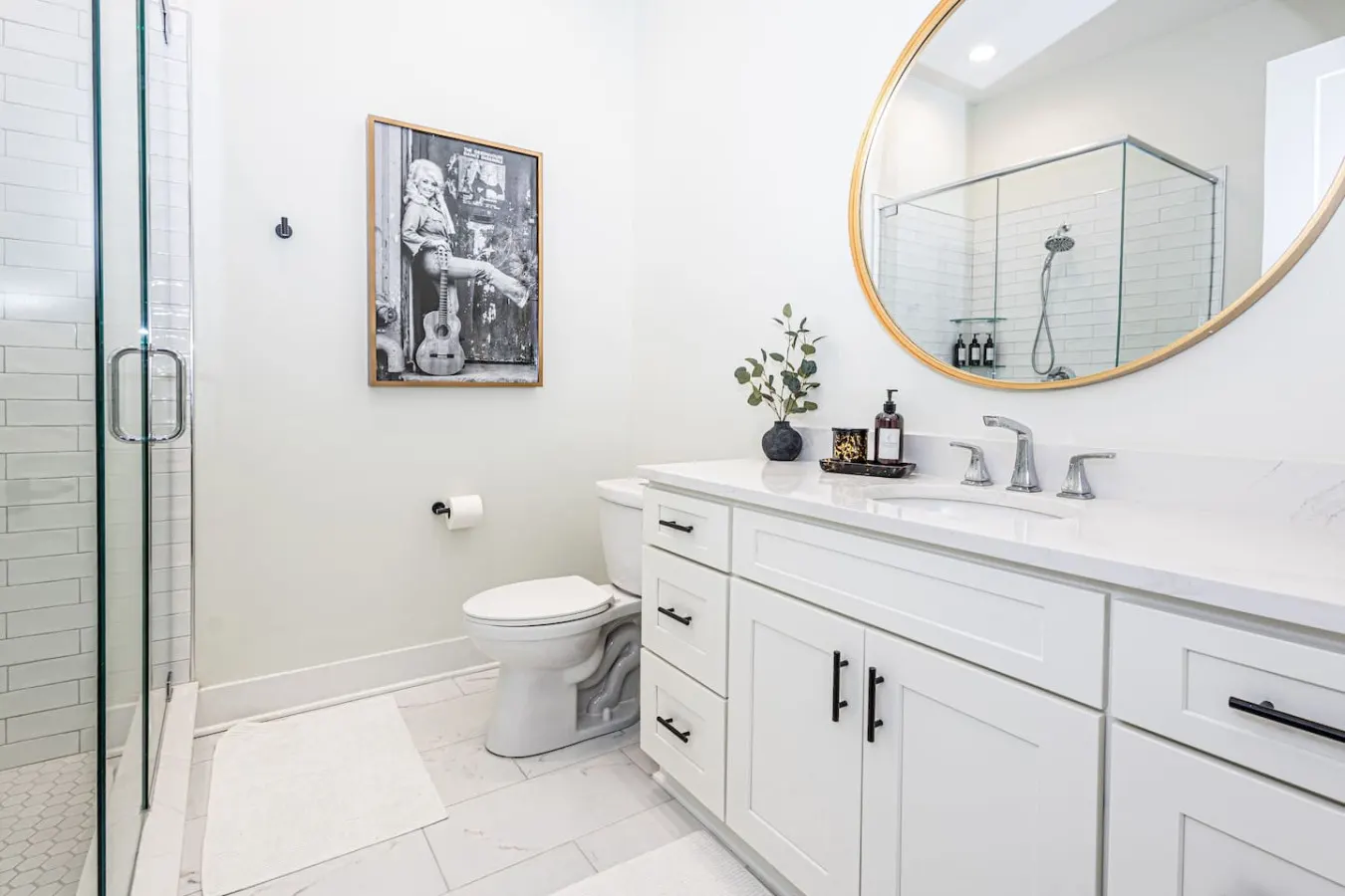 Downtown Luxury Condo Near UT 14