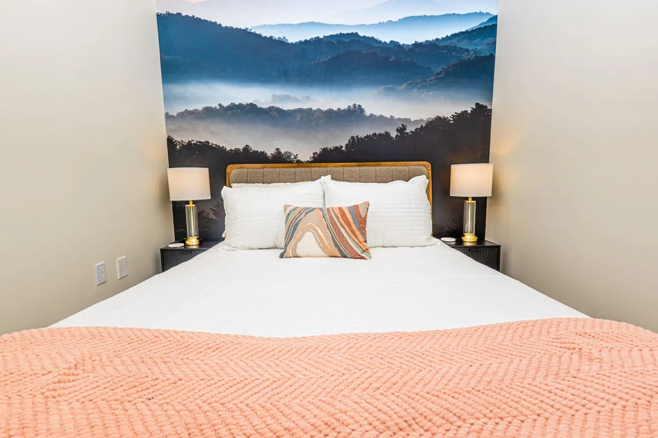 Downtown Luxury Condo Near UT 19