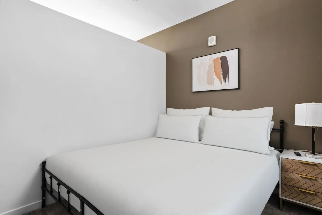 Amenity Packed High-Rise Free Espresso+Pool+Gym+Parking 9