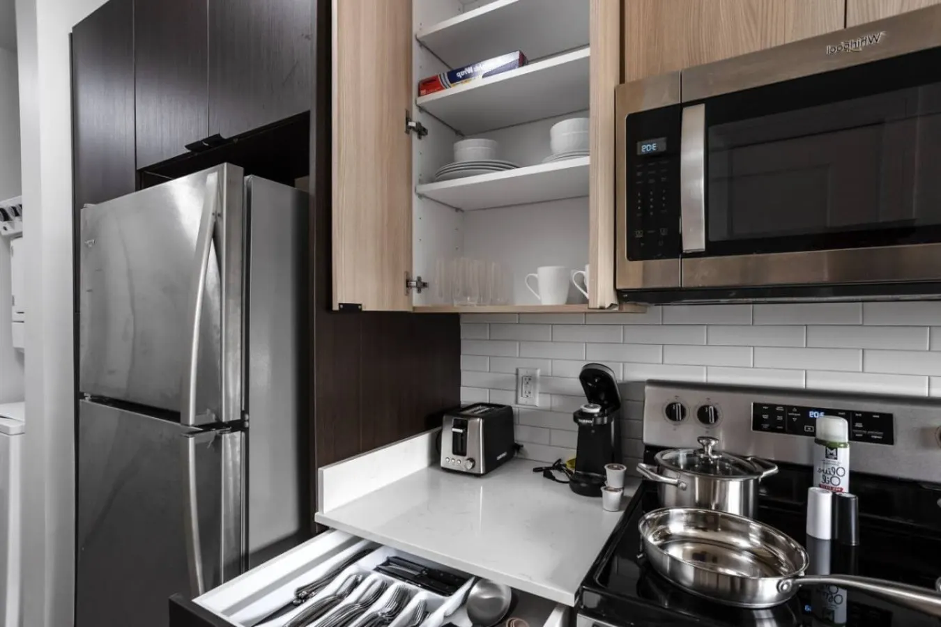Amenity Packed High-Rise Free Espresso+Pool+Gym+Parking 14