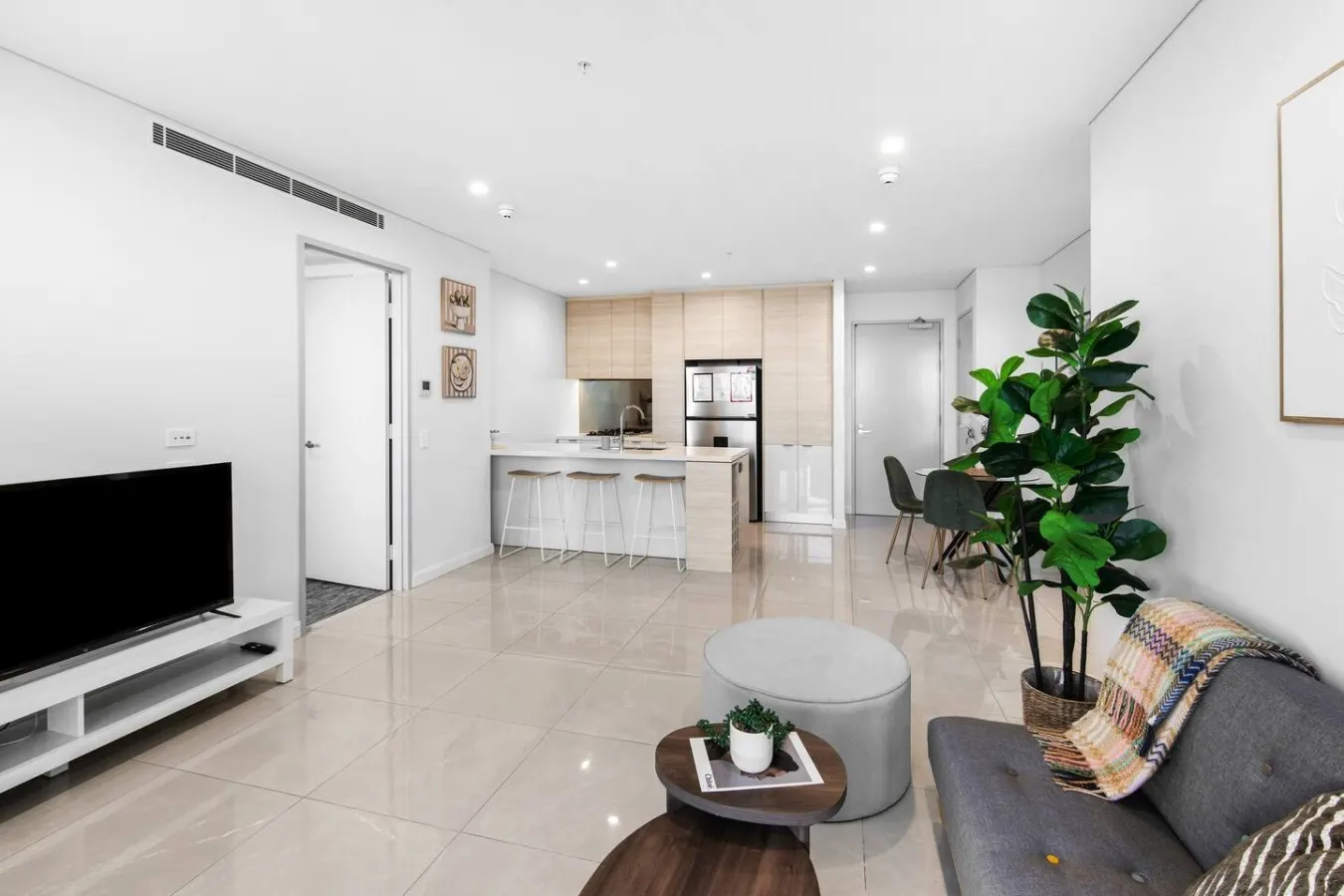 Stunning Ocean View 2B2B Apt @ Surfers Paradise 9