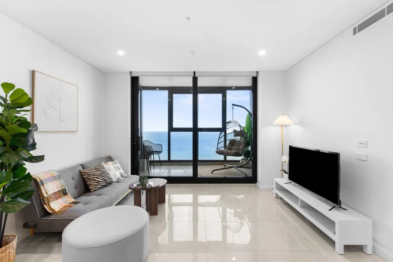 Stunning Ocean View 2B2B Apt @ Surfers Paradise 10