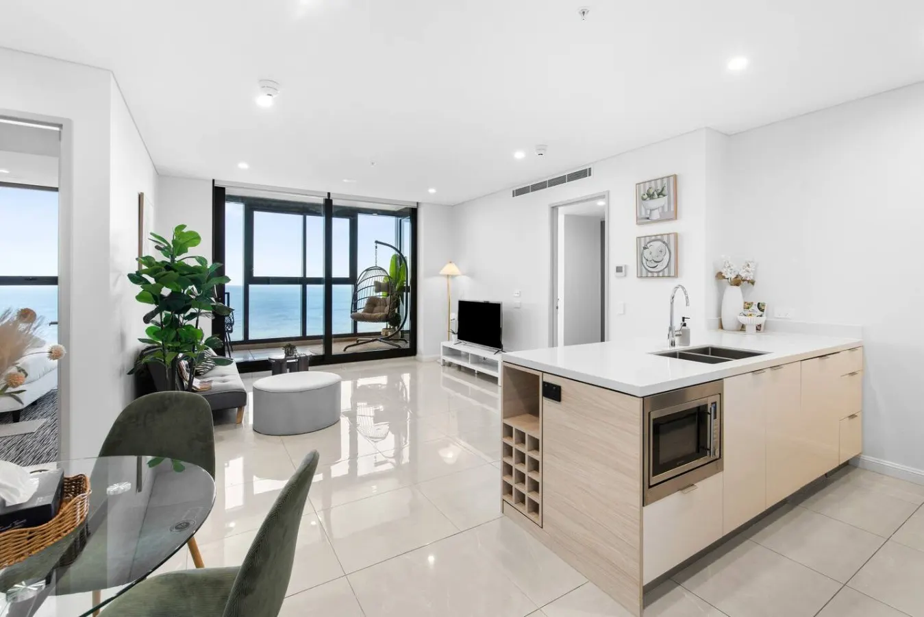 Stunning Ocean View 2B2B Apt @ Surfers Paradise 11