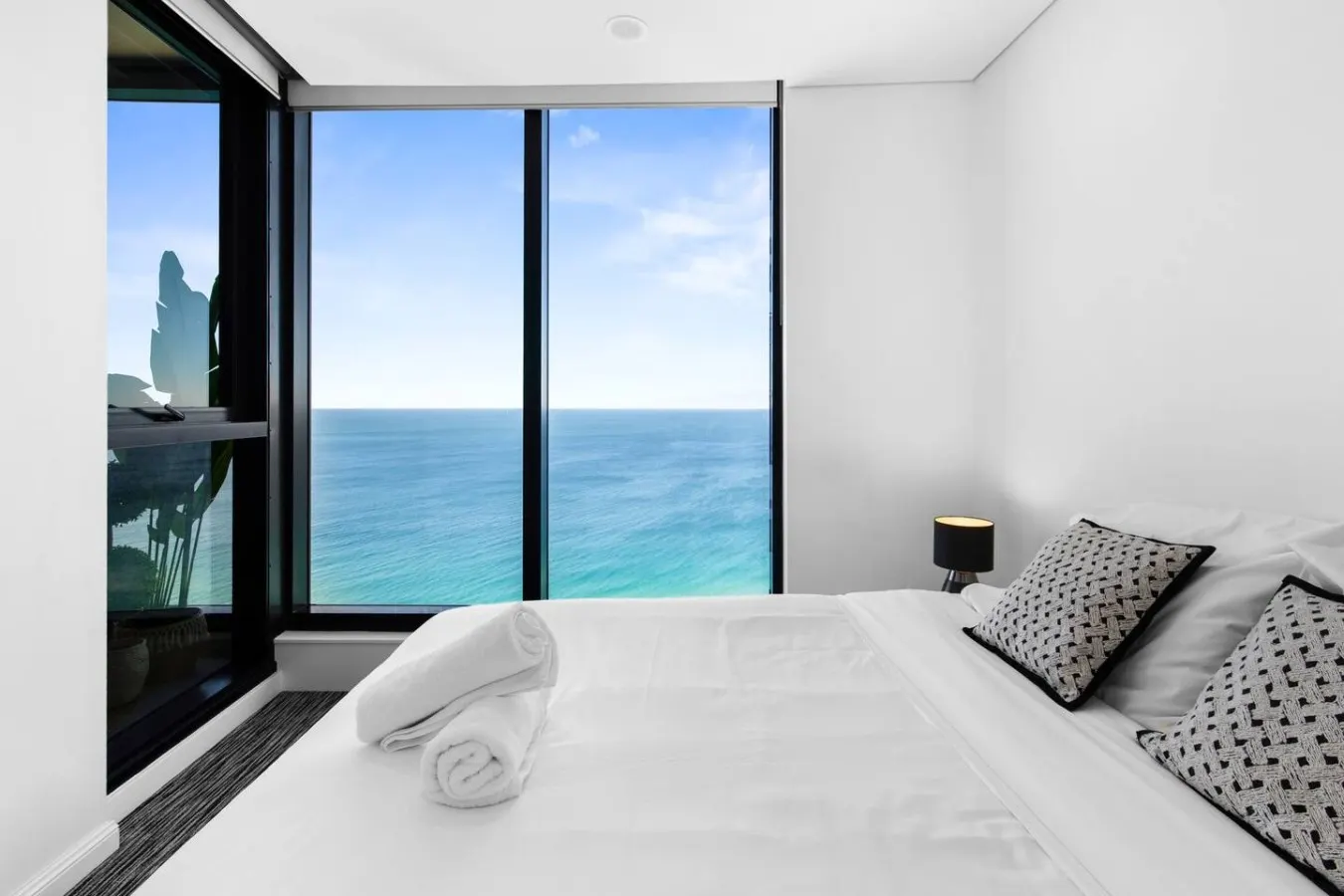 Stunning Ocean View 2B2B Apt @ Surfers Paradise 15